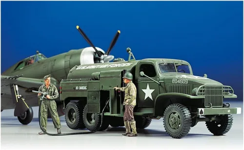 Vista 4 de Tamiya 32579 1/48 US Airfield Fuel Truck Kit de modelo de plástico