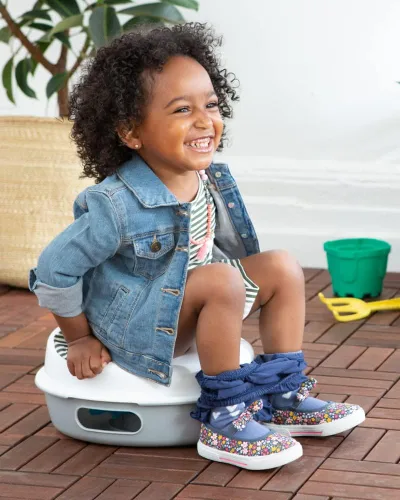 Vista 2 de Skip Hop Go Time - Asiento de orinal 3 en 1 multietapa, color blanco/gris
