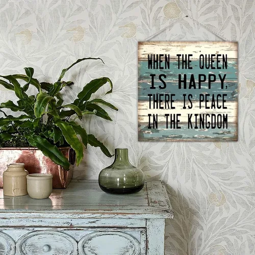 Vista 6 de Placa rústica de madera con texto en inglés "When The Queen Is Happy There Is Peace in The Kingdom
