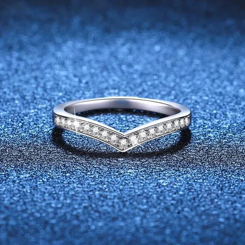 Vista 5 de Shimspex 0.14 cttw VVS1, D Color Diamond V Contour Band - Anillo de mujer de oro blanco de 14 quilates para un brillo y sofisticación supremos