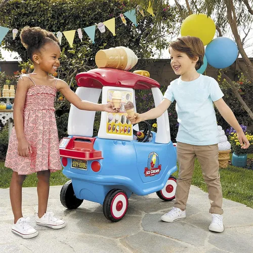 Vista 3 de Little Tikes acogedor camión de helado, cupé con paseo, auto impulsado por niños y padres, música de camiones, incluyendo accesorios - Regalo