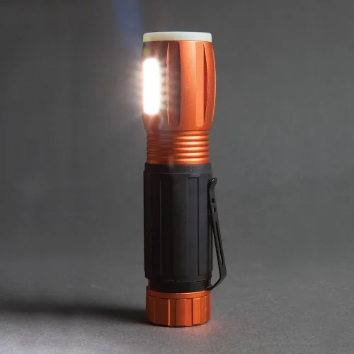 Vista 7 de Klein Tools Linterna LED 56028 y luz de trabajo, duradera, impermeable, compacta, extremo magnético manos libres, funciona hasta 12 horas