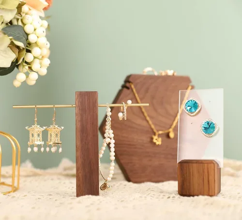 Vista 9 de GemeShou Exhibidor de aretes de madera para vender joyas, aretes de aro en T, soporte de aretes de tuerca Soporte de nogal con barra de latón