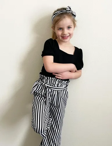 Vista 3 de DONWEN Conjunto de 3 piezas de ropa para niñas pequeñas y niñas con cuello cuadrado + pantalones elegantes + diadema para primavera y verano