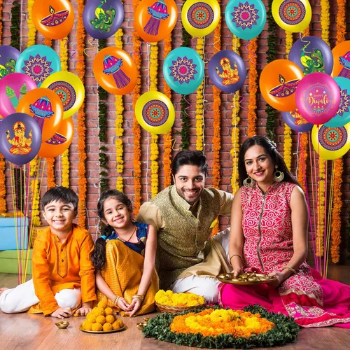 Vista 7 de Zomiboo 45 piezas de decoraciones de fiesta Happy Diwali Rangoli, globos de látex, festival colgante para pared de techo del hogar, suministros