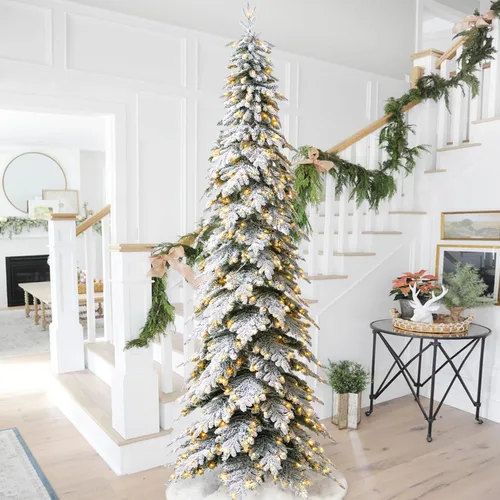Vista 34 de Glitzhome - Árbol de Navidad artificial delgado preiluminado de 2.4 m, con ramas de pino Aspen Frostfall, soporte plegable de metal, 500 luces Aspen
