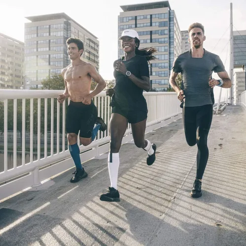 Vista 4 de CEP Calcetines altos de compresión para correr para mujer - Calcetines largos atléticos para rendimiento