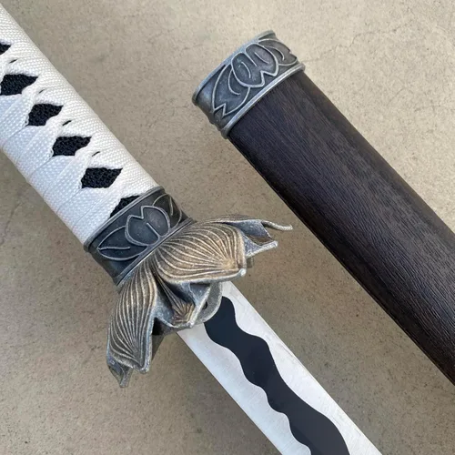 Vista 3 de Espada metálica de hoja mortal negra de 37" SEKIRO: Shadows Die Twice Wood