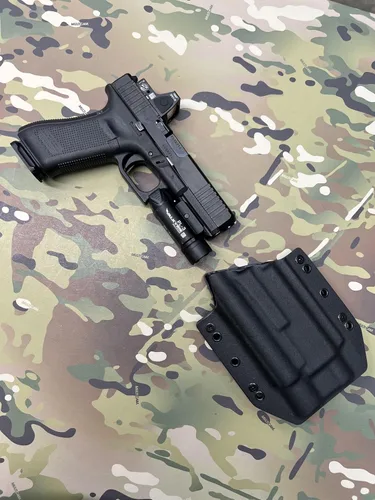 Vista 4 de Funda Kydex negra compatible con Glock 17 Olight PL-3 Valkyrie
