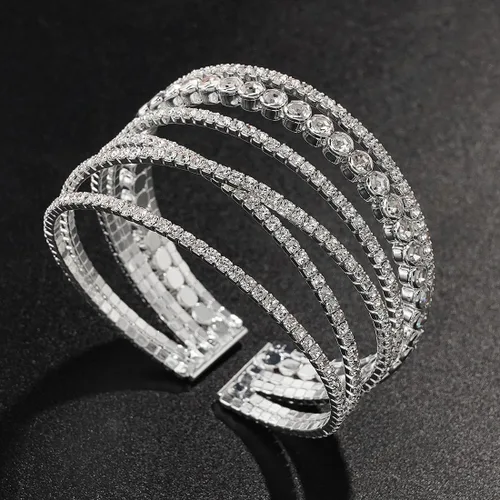 Vista 6 de Suyi Pulsera de diamantes de imitación para mujer, pulsera de plata multicapa, pulseras trenzadas Craystal