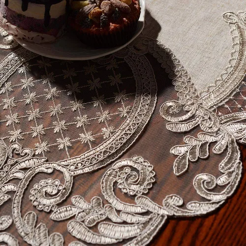 Vista 4 de ARTABLE Camino de mesa de encaje rectangular de tela de lino de algodón gris, bufanda de tocador con exquisito bordado de macramé, caminos de mesa