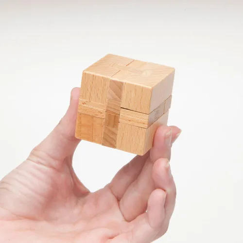 Vista 4 de Mini juego de rompecabezas de madera, juego de cuatro tintes de madera clara, diseño clásico, rompecabezas de madera y regalos divertidos Mini