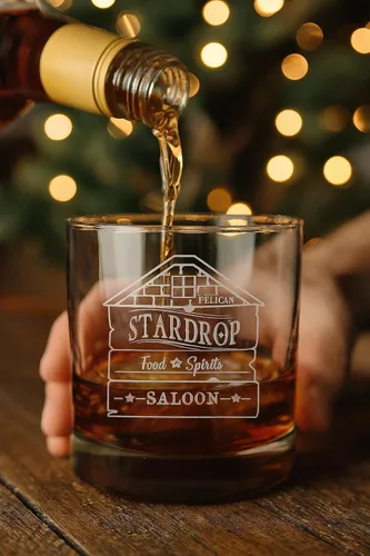 Vista 2 de Hat Shark Stardrop Saloon - Letrero de parodia de juego de comida rústica con logotipo - Vaso de whisky escocés grabado con láser 3D, 10.5 onzas