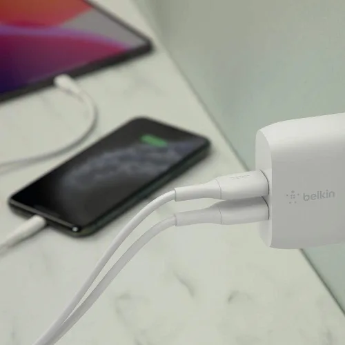 Vista 6 de Belkin Cargador de pared USB de doble puerto de 24 W - Cable Lightning incluido - Cargador para iPhone de carga rápida - Bloque de cargador USB