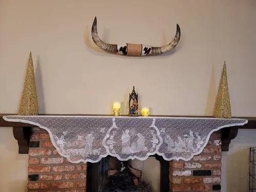 Vista 4 de DoubleWood 20 x 90 pulgadas, decoración de Navidad, bufanda de chimenea, paño de chimenea de encaje blanco con Jesús, decoraciones de Navidad