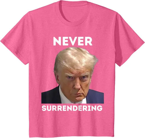 Vista 36 de Triumph Never Surrendering - Camiseta Trump Mug Shot, Negro