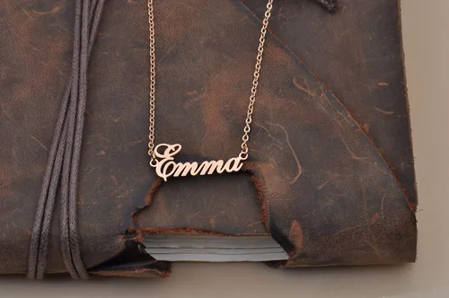 Vista 3 de Collar personalizado con dije de nombre de mamá en oro y plata