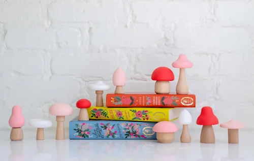 Vista 4 de Pink Mushroom Woodland Kids Garden Fungi Juego de decoración de mesa de hongos - Juguetes de madera - 12 piezas