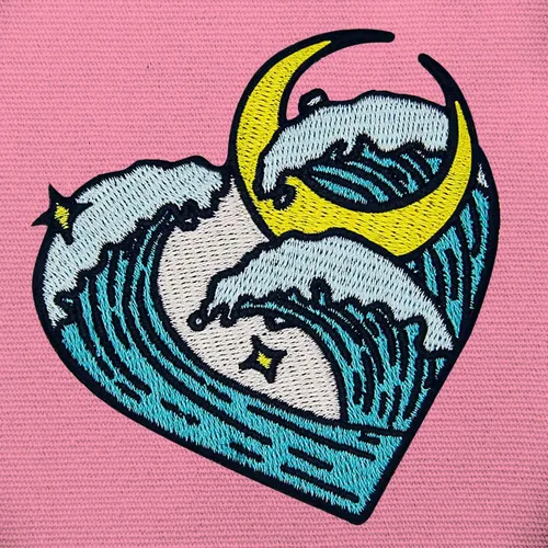 Vista 3 de El gran parche de onda de corazón bordado con apliques para planchar y coser emblema