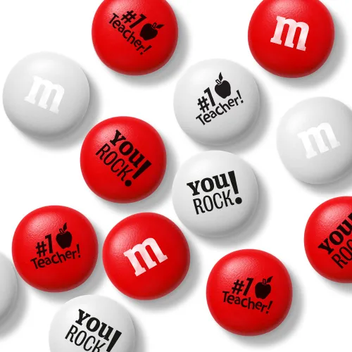 Vista 2 de M&M'S Teacher Appreciation - Caramelos de chocolate con leche, 2 libras, M&M'S rojo y blanco con iconos temáticos de maestros