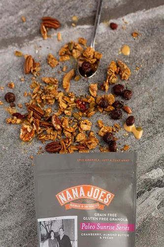 Vista 6 de Nana Joes Granola Serie Paleo Arándano, mantequilla de almendras y nuez Hecho a mano sin gluten, vegano, saludable, orgánico, a base de plantas