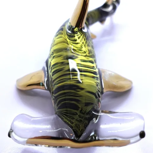 Vista 6 de Hammerhead - Figuras en miniatura de tiburón, animales marinos, pintadas a mano, arte de vidrio soplado, adornos dorados, regalo coleccionable