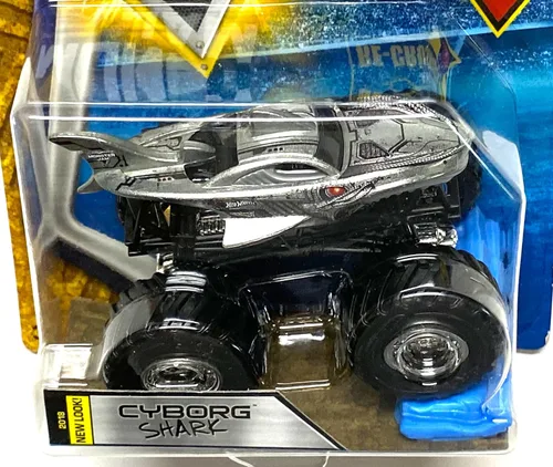 Vista 5 de Hot Wheels Monster Jam 2018 Creatures Cyborg Shark (con coche re-aplastable) escala 1:64