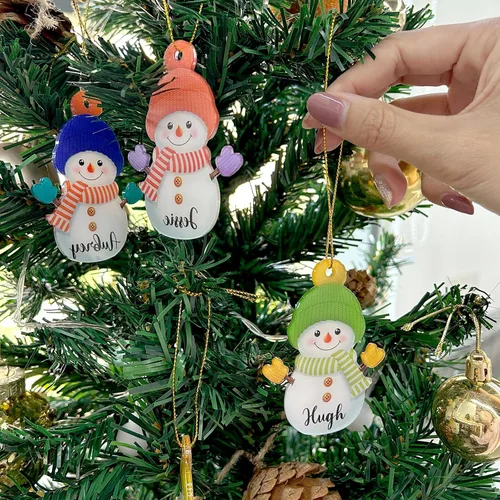 Vista 4 de 7 piezas de adorno de Navidad personalizado 2025, adorno de familia de muñeco de nieve con nombre y foto acrílico para decoración de árbol