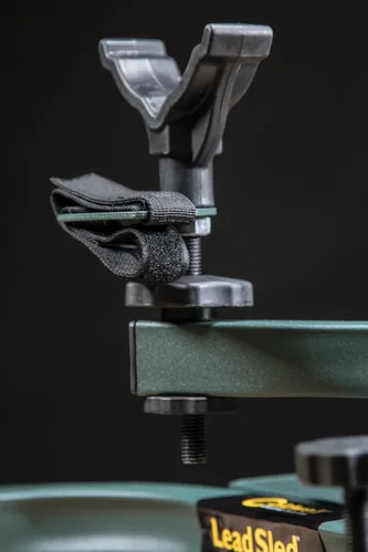 Vista 4 de Caldwell Lead Sled Solo Shooting Rest with Offset Frame, Recoil Reducing Pad, Adjustable Front Rest, Heavy-Duty Steel, for Range Shooting, Hunting