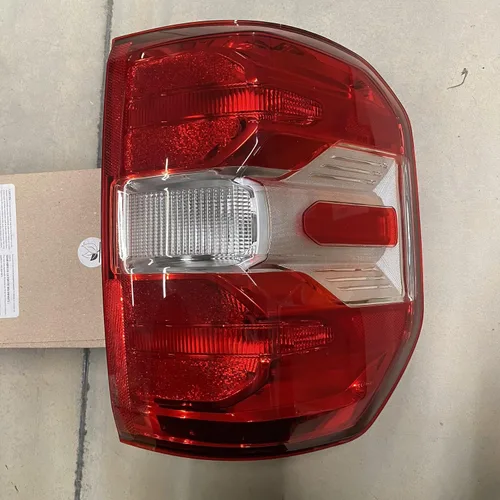 Vista 2 de Conjunto de lámpara trasera halógena Ford Maverick RH para pasajeros 21-23 NZ6Z13404A