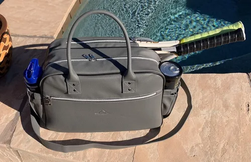 Vista 6 de Bolsa de lona LAVA PremiumTennis hecha de cuero vegano Pebble, puede caber hasta 2 raquetas de tenis o palas de pickleball, bolsa de gimnasio