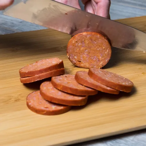Vista 3 de Pepper Joe’s Salchichón Carolina Reaper de verano – Salchichón ahumado lentamente y picante de verano con el pimiento más picante del mundo y carne