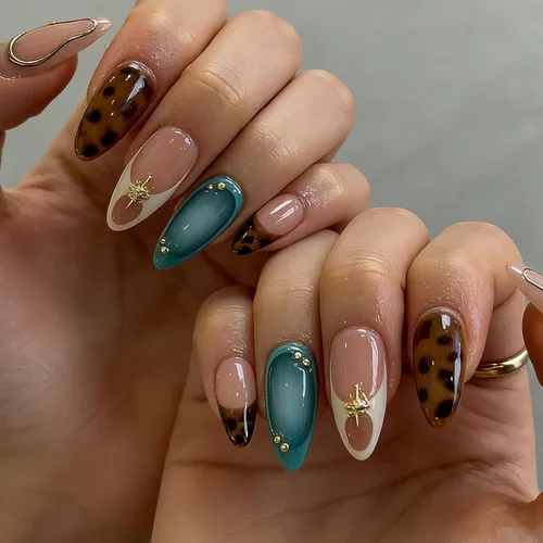 Vista 16 de Uñas postizas de almendra medianas MABKJLF con punta francesa, uñas falsas 3D con diseños de pedrería de flores de fresa, uñas pegajosas brillantes 1