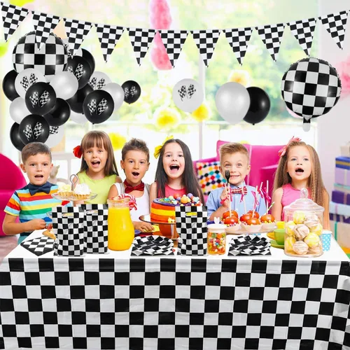 Vista 4 de BeYumi Paquete de 127 suministros de decoración para fiestas de autos de carreras, incluye banderines, globos, mantel, vajilla, bolsas de regalo