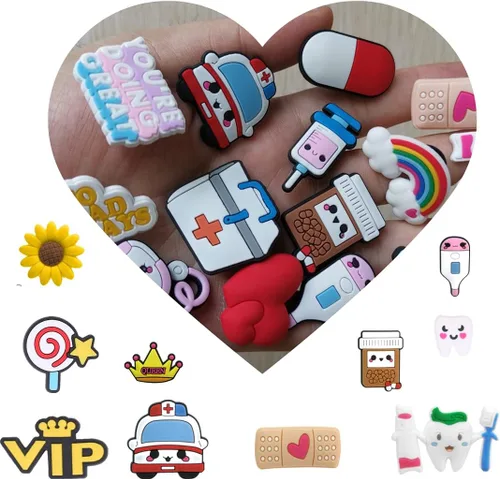Vista 4 de Encantos de zapatos de enfermera, 30 piezas, lindo zapato médico, diferentes formas, accesorios de zapatos para sandaliaszapatos y pulserapulsera