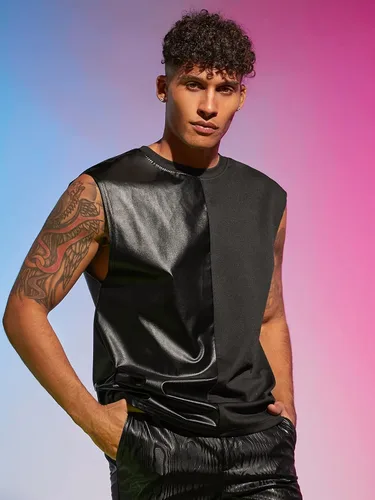Vista 4 de WDIRARA Camiseta sin mangas de piel sintética de dos tonos con cuello redondo para hombre