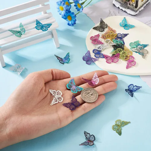 Vista 7 de Pandahall - 48 colgantes de acero inoxidable con diseño de mariposa y filigrana de colores, dijes de mariposa de animales, adornos de metal grabado