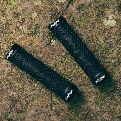 Vista 2 de Funn Combat II - Empuñaduras para manillar de bicicleta de montaña con doble bloqueo en la abrazadera, empuñaduras cómodas y duraderas con diámetro