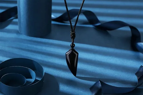 Vista 3 de MAIBAOTA Collar con colgante para hombre, collar de cuerda negra ajustable, collar de piedra de cristal de obsidiana negra, joyería para hombre