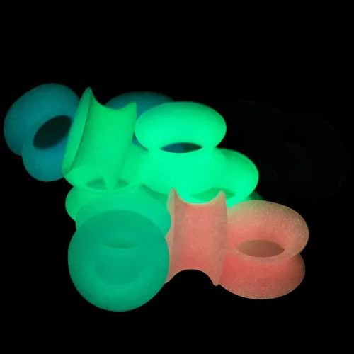 Vista 3 de 6 pares de túneles de silicona superfinos que brillan en la oscuridad, Silicona