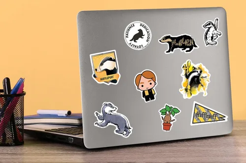 Vista 5 de Harry Potter Hufflepuff Theme - Calcomanías de vinilo de 50 unidades – Crestas de casa, símbolos de tejón y diseños de personajes para laptop