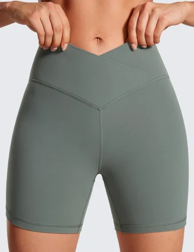 Vista 3 de CRZ YOGA Butterluxe - Pantalones cortos cruzados de 5 pulgadas para mujer, cintura alta, para entrenamiento, yoga, suave