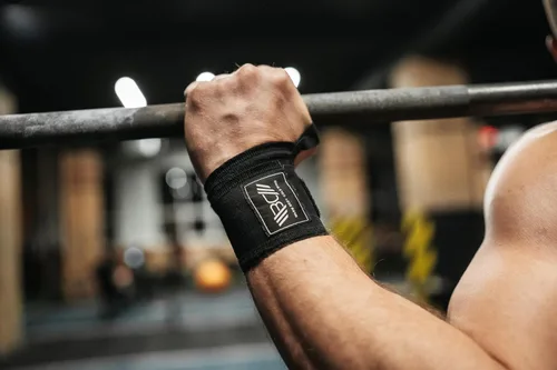Vista 3 de WARM BODY COLD MIND - Premium Cotton Weight Lifting Wrist Wraps for Cross Training, Powerlifting, Deadlift, Weightlifting, Gym, Wrist Straps