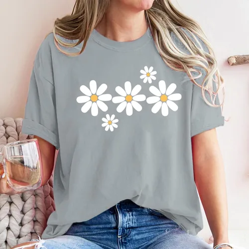 Vista 4 de Faktuzi - Camisas de margaritas para mujer, camisetas de gran tamaño, camisetas gráficas de flores, camisetas vintage con estampado floral y cuello