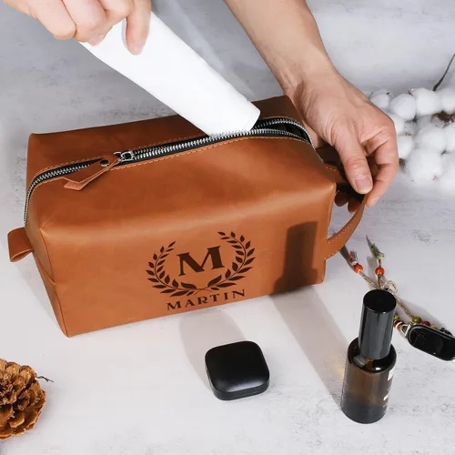 Vista 5 de Bolsa de artículos de aseo personalizada para hombres, kit de viaje de cuero con monograma personalizado para hombres, organizador de artículos