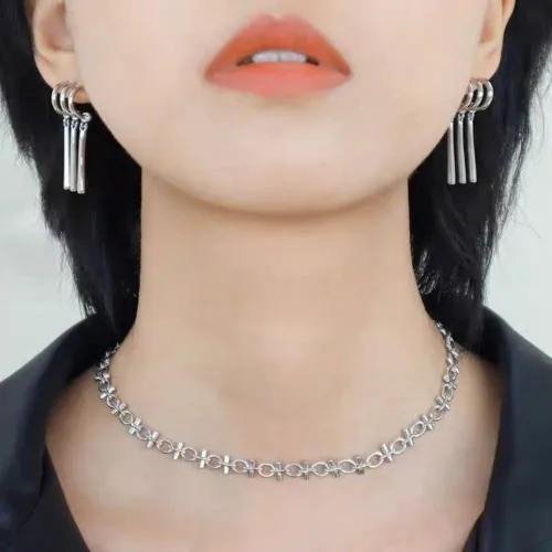 Vista 4 de Aretes de anime Zoro de una pieza para mujeres y hombres, cosplay de Zoro, solo una oreja, aretes de figura para amantes del anime