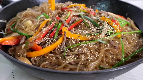 Vista 3 de Salsa coreana de estilo casero (salsa de fideos estilo coreano JapChae)