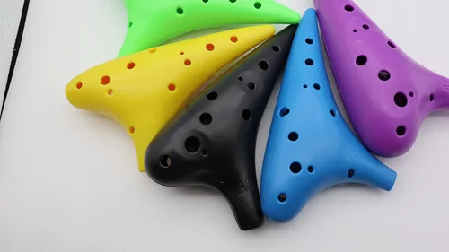 Vista 6 de Aestivate Ocarina Alto C de 12 agujeros, plástico negro, fácil de aprender, perfecto para principiantes y regalos