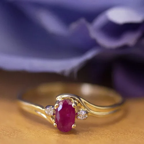 Vista 8 de Anillo de rubí y diamante en oro amarillo de 10 quilates