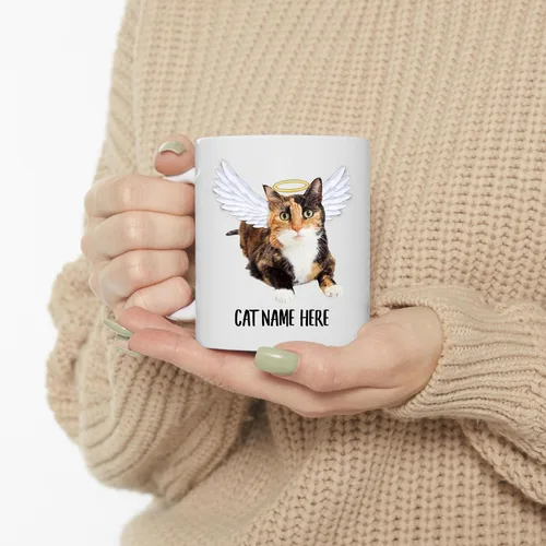 Vista 3 de Taza de café conmemorativa personalizada con alas de ángel, calicó y carey, regalo de condolencias para los amantes de los gatos, taza blanca de 11